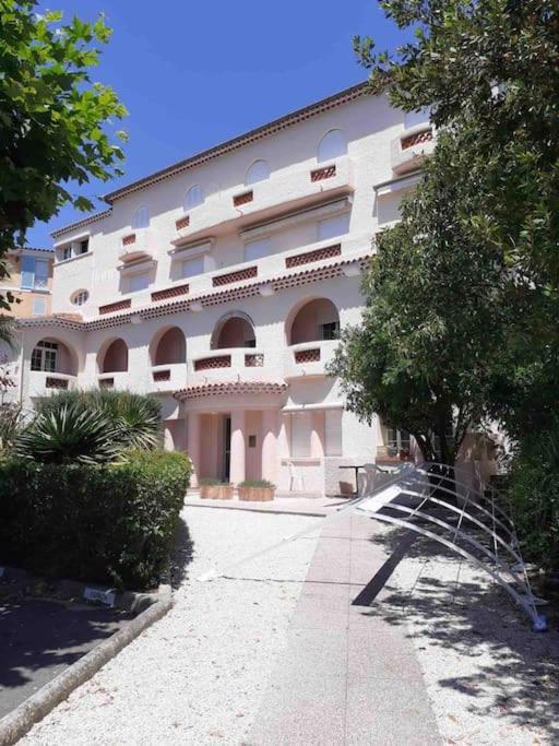 BANDOL: ÉLÉGANT et COSY 2 PIÈCES, PROCHE VILLE et PLAGE Exterior foto