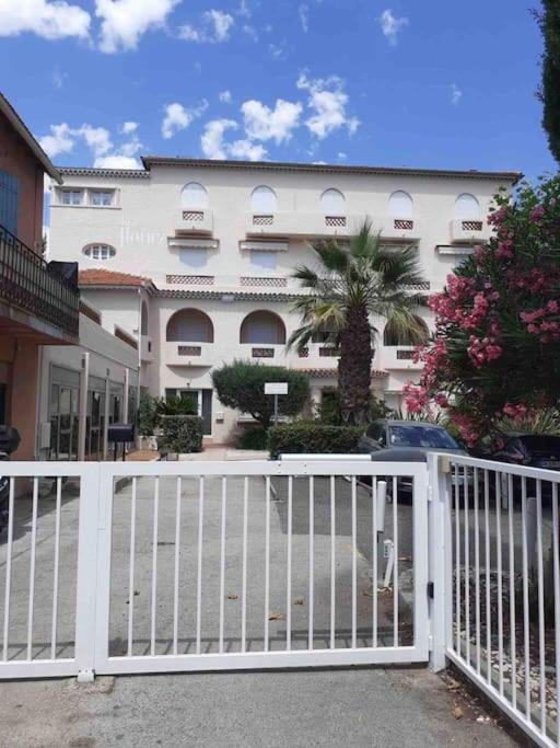 BANDOL: ÉLÉGANT et COSY 2 PIÈCES, PROCHE VILLE et PLAGE Exterior foto